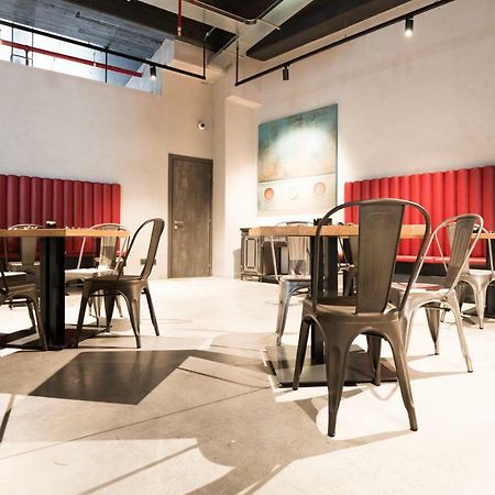 J24 Hotel Milano Exterior photo